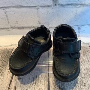 KOALA KIDS Boy’s Black Strap Closure Dress Shoes / Size: 2
